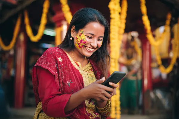 একটি জ্বলজ্বলে রুলেট চাকা এবং ছড়িয়ে থাকা চিপস — যা BA97–এর লাইভ ও ইনস্ট্যান্ট-উইন গেমের আকর্ষণকে ফুটিয়ে তোলে।